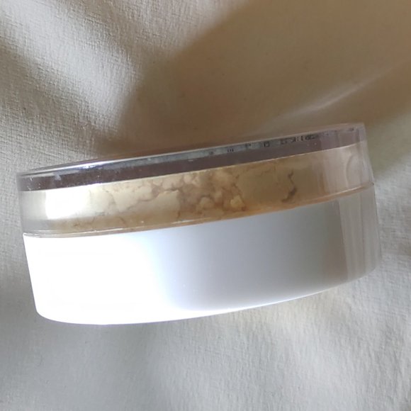 Rachel Couture Translucent Powder ~ Medium 0.28 oz - Picture 3 of 3